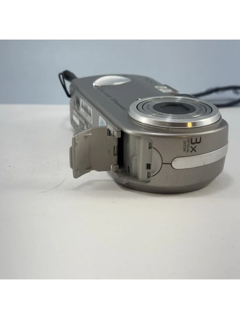 Sony Cybershot DSC-P92 5.0MP Digital Camera [BROKEN LCD - PARTS/REPAIR]